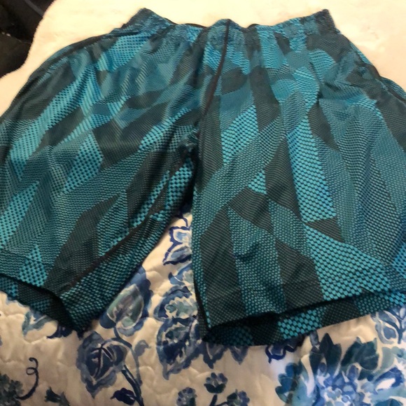 Nike Dri-Fit Shorts With Pockets EUC - Picture 2 of 3